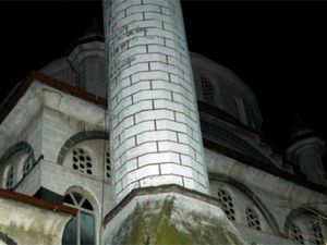Camiden düşerek öldü