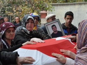 Kayıp denizcinin cenazesi 1 yıl sonra defnedildi