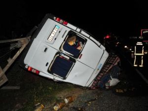 İşçileri taşıyan minibüs ile kamyonet çarpıştı: 9 yaralı