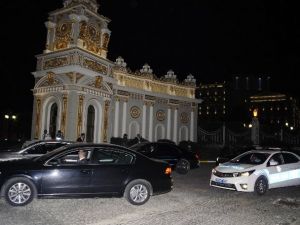 Suudi Kral Antalya’da: 50 araçlık konvoyla otele geçti