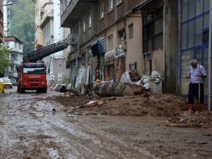 Borçka’da heyelanın yaraları sarılmaya çalışılıyor