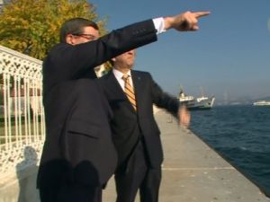 Davutoğlu ve Japonya Başbakanı Shinzo Abe’ye İstanbul’u anlattı