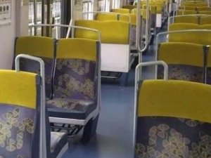 Paris'te bu sabah sokaklar bomboş!