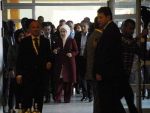 Emine Erdoğan ve lider eşlerinden özel çocuklara ziyaret