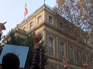 İran Konsolosluğu önünde protesto