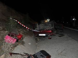 Domuza çarpan araç takla attı: 5 yaralı