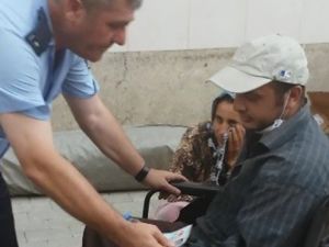 Sakat dilenci zabıtayı görünce iyileşti