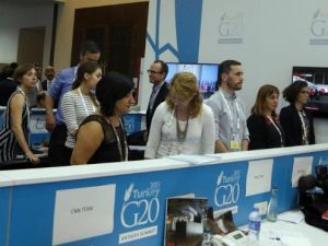 G-20’deki gazetecilerden saygı duruşu