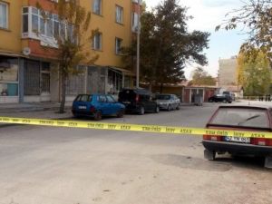 Polise ait araçta bomba paniği