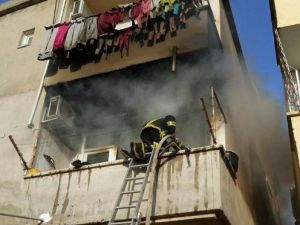 Oyun oynarken evi yaktı