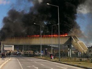 Üst geçit küle döndü