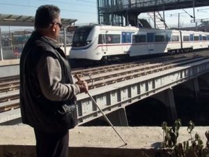 Ölümden dönen görme engelli vatandaşın ’İZBAN’ isyanı