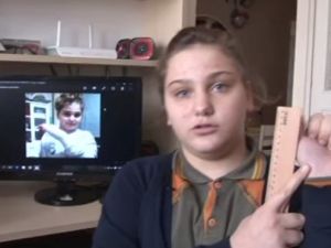 Öğretmeni cetvelle elini kırdı