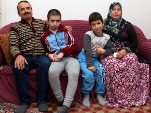 Yarım kalan evleri için yardım bekliyorlar