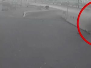 Kamyon benzinliğe böyle daldı !