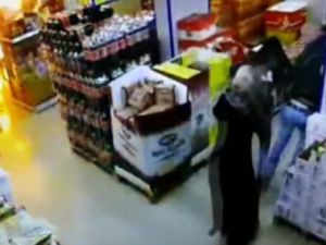 PKK yandaşları markete bomba attı