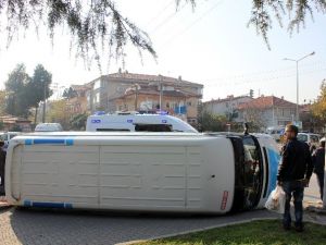 Minibüs devrildi: 7 yaralı