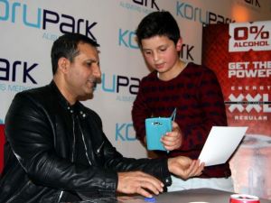 Rafet El Roman hayranlarıyla buluştu