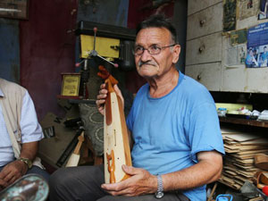 Trabzon'da kemençeye hayat veriyor!