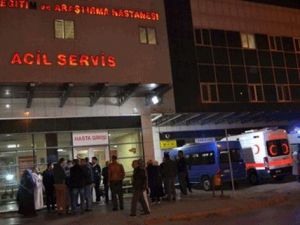 Acil serviste güvenlik görevlilerine bıçaklı saldırı