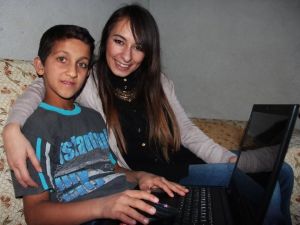 Gasp edilen engelli çocuğa AK Partili gençler sahip çıktı