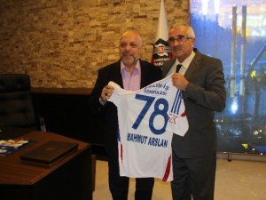 Hak-iş Konfederasyonu Başkanı Arslan’dan Karabükspor’a Ziyaret