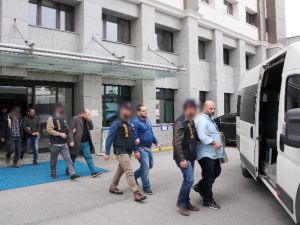 Bu adamlarda her türlü pislik var