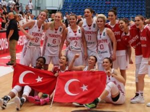 Türkiye-İsrail maçında olaylar çıktı