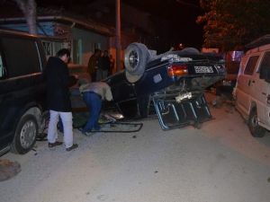 Kaza yapan araca müzik eşliğinde inceleme