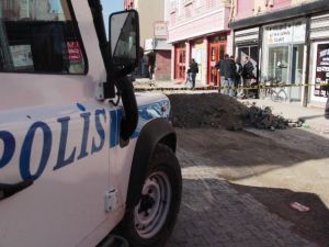 Polis kuyumcu soyguncularını bir saatte yakaladı