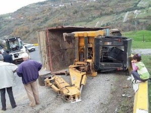 Freni Patlayan Kamyon Kaza Yaptı