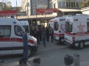 Yumruklu sopalı kavga kanlı bitti: 4 yaralı