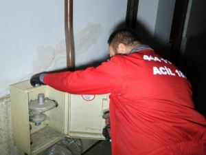 Doğal gaz şofbeni 4 kişilik aileyi zehirledi
