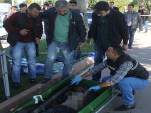 Arkadaşının cesedini teşhis edince gözyaşlarına boğuldu