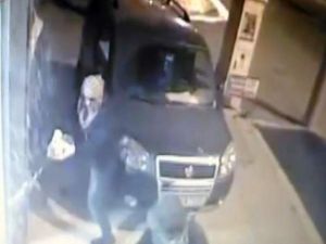 PTT’nin kundaklanma anı kamerada !