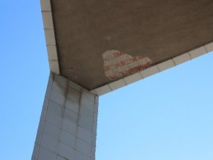 İş Merkezinin Tavanından Sıva Yağdı