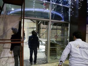 AVM’nin asma tavanı çöktü