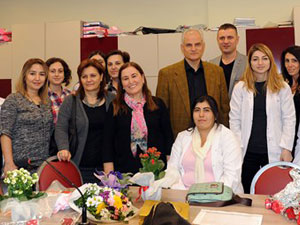 Başkan Gümrükçüoğlu’ndan çiçekli kutlama