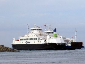 140 yolculu feribot limana çekildi