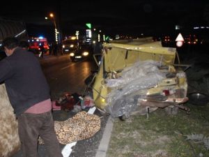 TIR otomobile çarptı: 6 yaralı