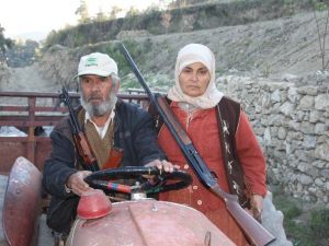 Onlar da silahlandı her şey hayatta kalabilmek için