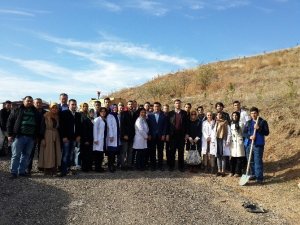 AK Parti Gölbaşı Teşkilatı 24 Kasım’da 24 Fidan Dikti.