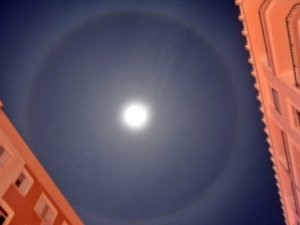 ’Ay’ Satürn Gibi Oldu