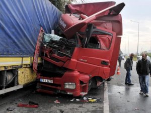 Rize'de tır kazası: 2 yaralı