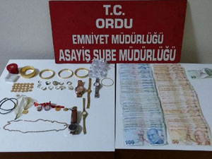 Telefon dolandırıcıları kaçamadan yakalandı!