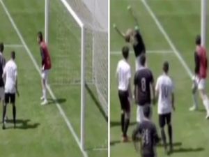 Burcu Esmersoy golünü attı, mesajı çaktı