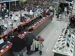 Bebek arabasıyla hırsızlık kamerada !