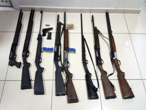 Polisten şafak operasyonu: 5 gözaltı