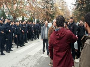 Anadolu Üniversitesi’nde gerginlik