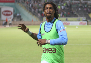 İstikrar abidesi Rigobert Song